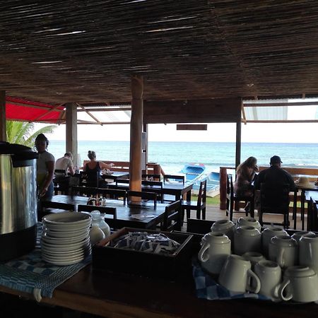 Paraiso Beach Hotel Brig Bay Buitenkant foto