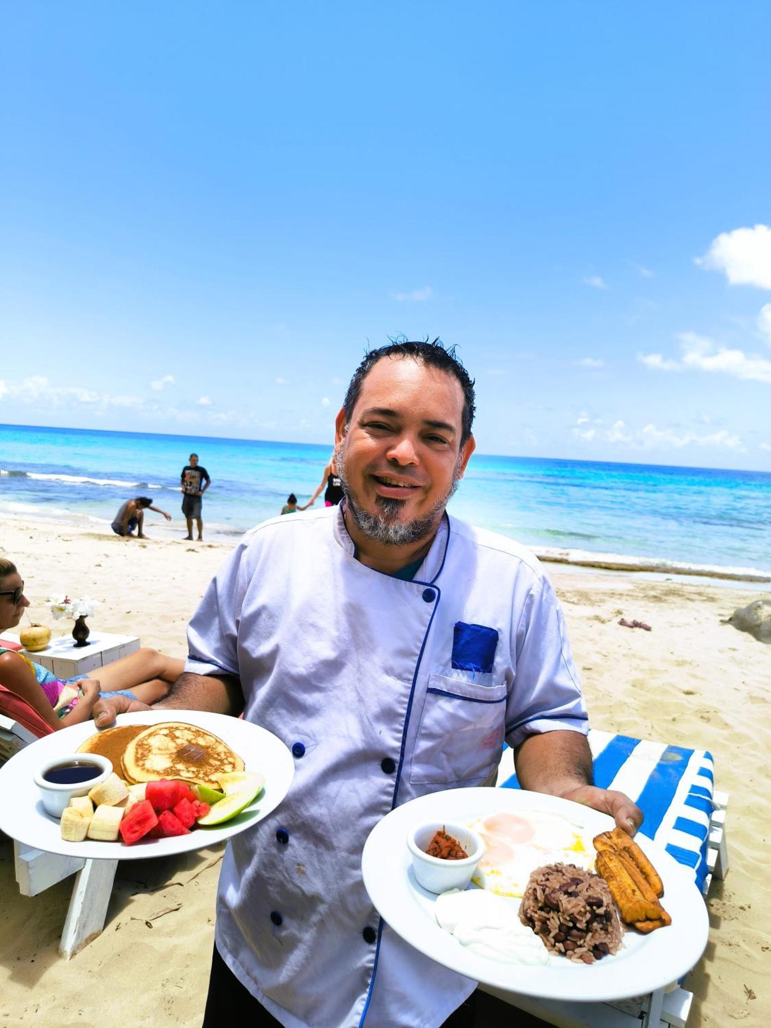 Paraiso Beach Hotel Brig Bay Buitenkant foto
