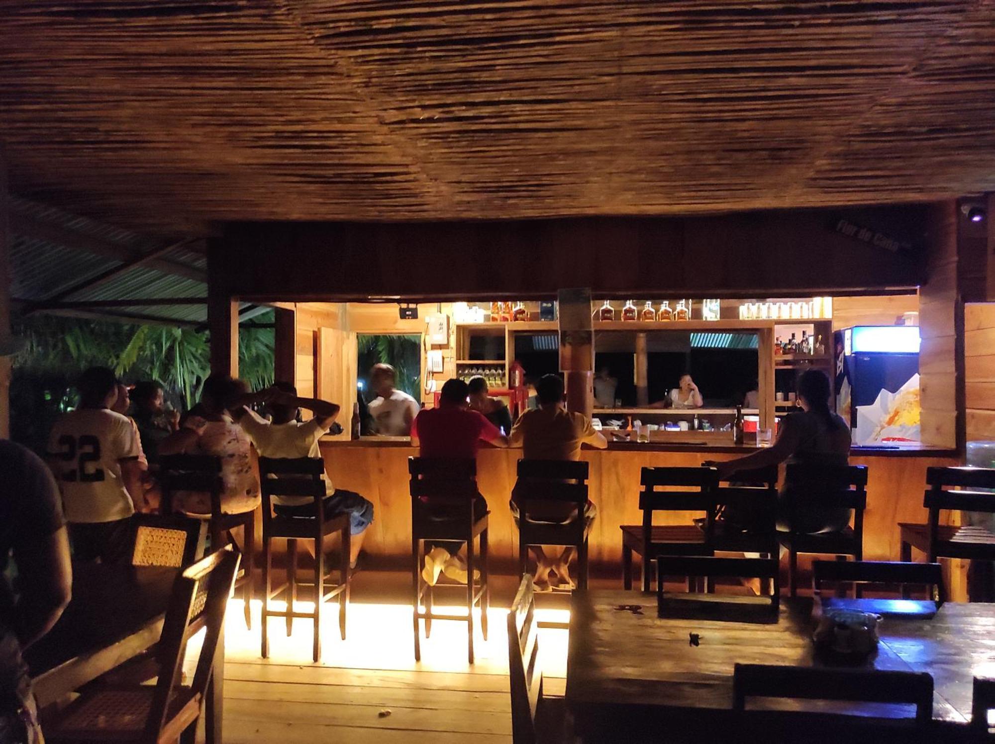 Paraiso Beach Hotel Brig Bay Buitenkant foto