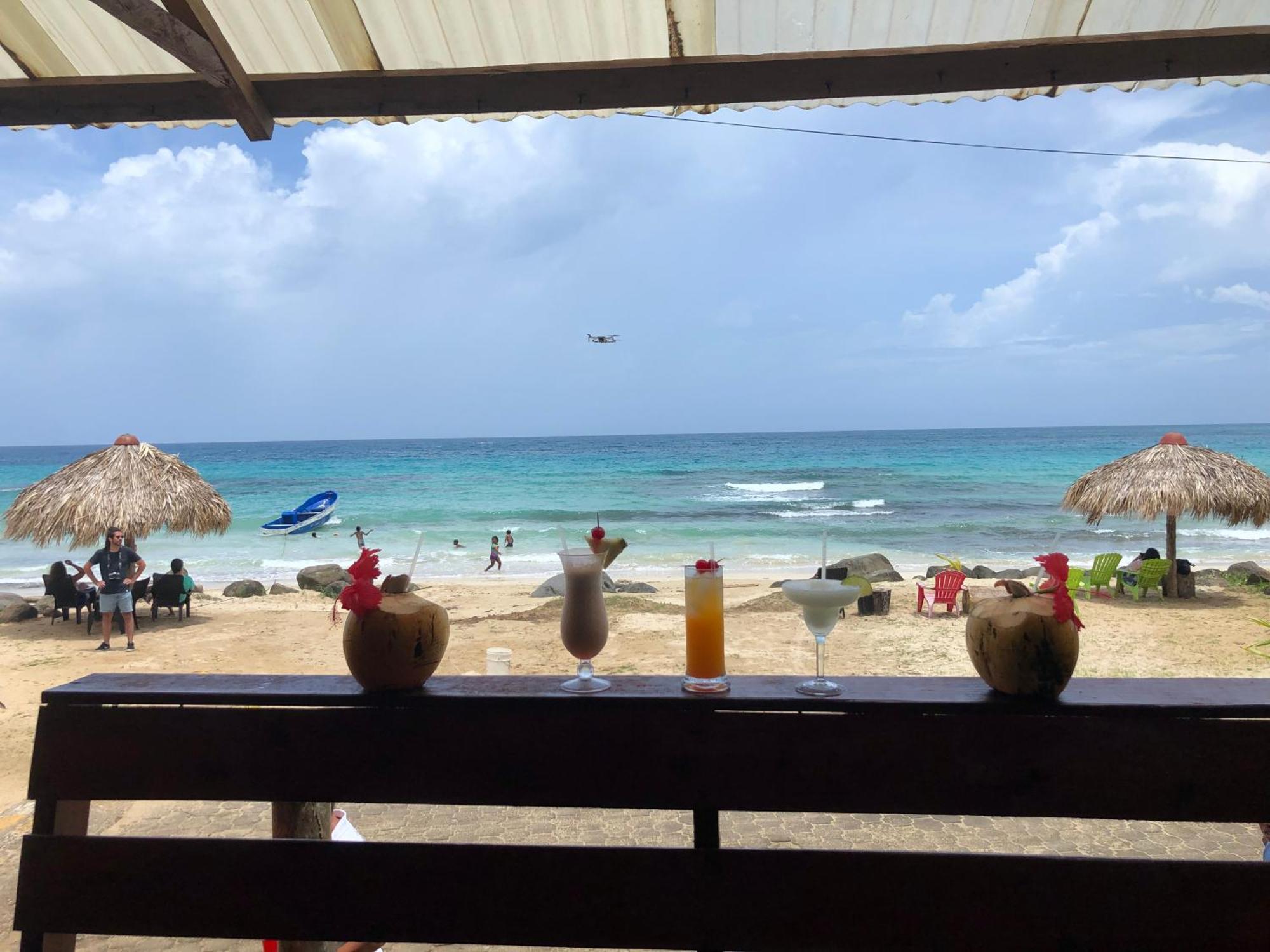 Paraiso Beach Hotel Brig Bay Buitenkant foto