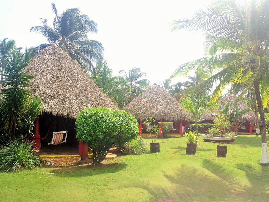 Paraiso Beach Hotel Brig Bay Buitenkant foto