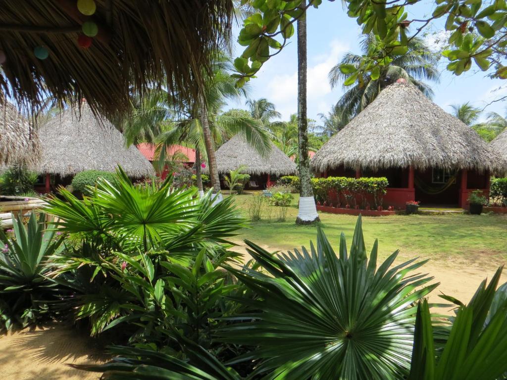 Paraiso Beach Hotel Brig Bay Buitenkant foto