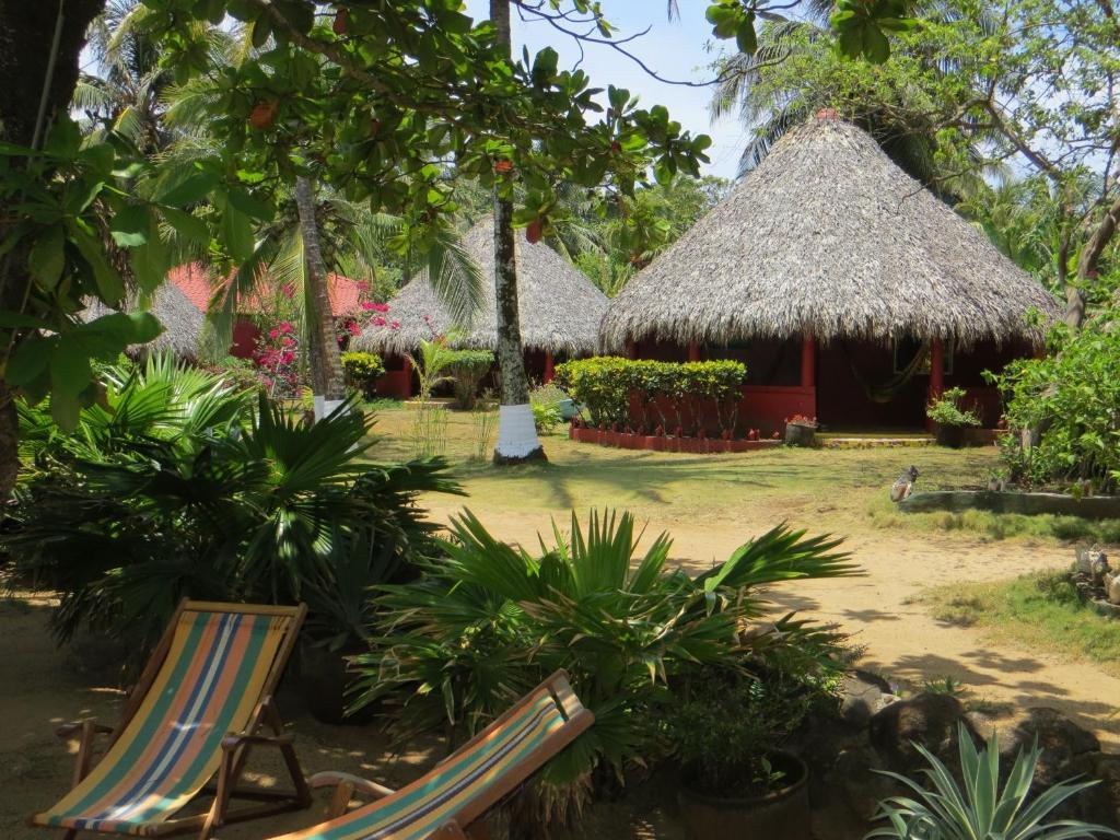 Paraiso Beach Hotel Brig Bay Buitenkant foto