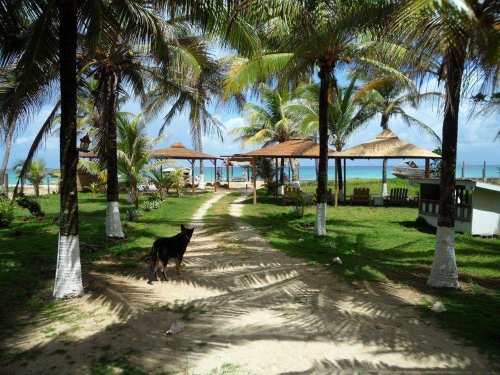Paraiso Beach Hotel Brig Bay Buitenkant foto
