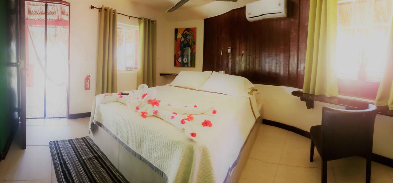 Paraiso Beach Hotel Brig Bay Buitenkant foto