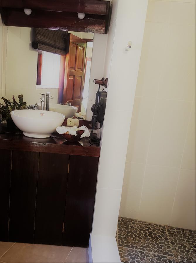 Paraiso Beach Hotel Brig Bay Buitenkant foto