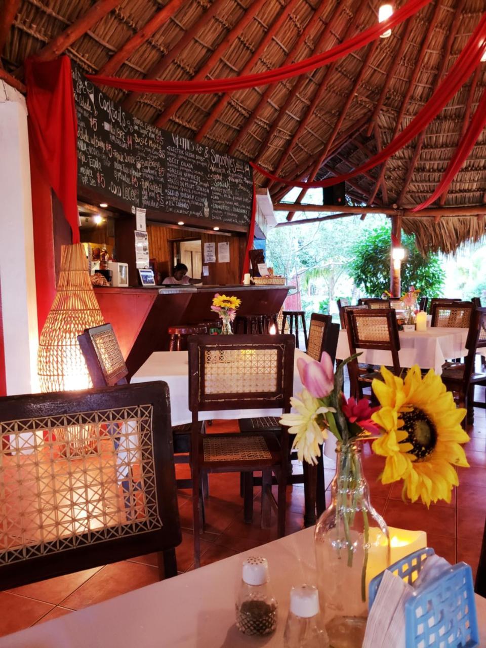 Paraiso Beach Hotel Brig Bay Buitenkant foto