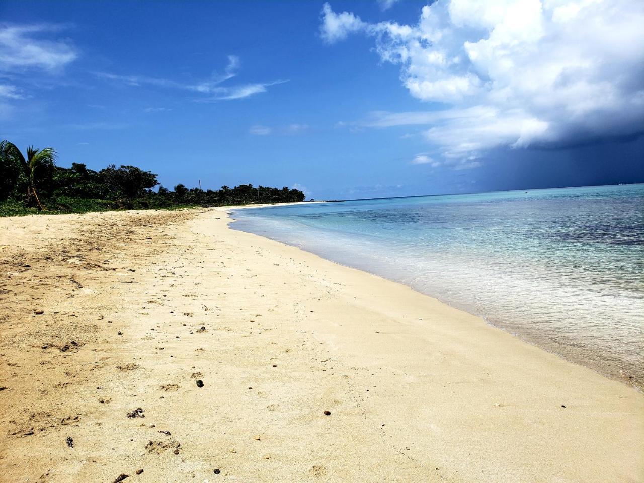 Paraiso Beach Hotel Brig Bay Buitenkant foto