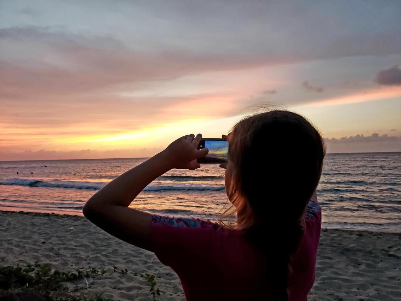 Paraiso Beach Hotel Brig Bay Buitenkant foto